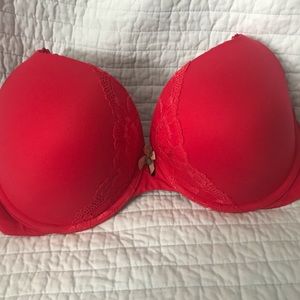 Victoria's Secret Intimates & Sleepwear - (Body) Victoria’s Secret bra 38D Victoria's Secret Intimates & Sleepwear - (Body) Victoria’s Secret bra 38D